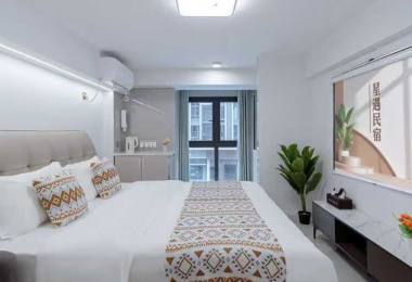 [悦居旅居]近地铁站/loft私密空间/观景落地窗